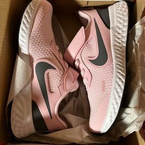 New Nike Revolution 5 Sneakers Pink